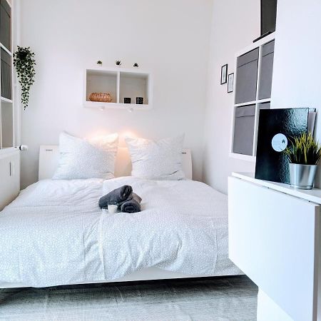 Lenastay L Tiny Apartment - Innenstadt Kaiserslautern Bagian luar foto